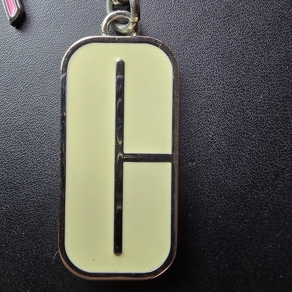 2/$20‎ Clinique BCRF Pink Keychain (EUC) - Picture 4 of 8